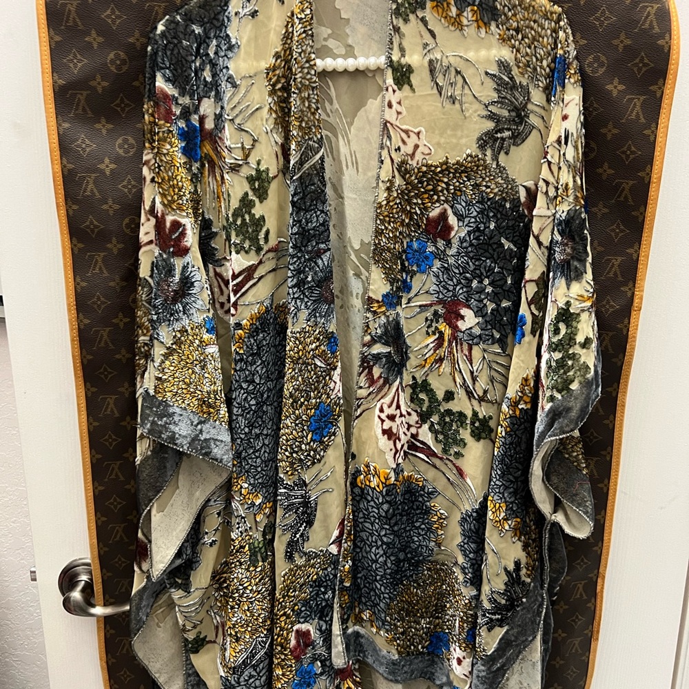 Unbranded shawl